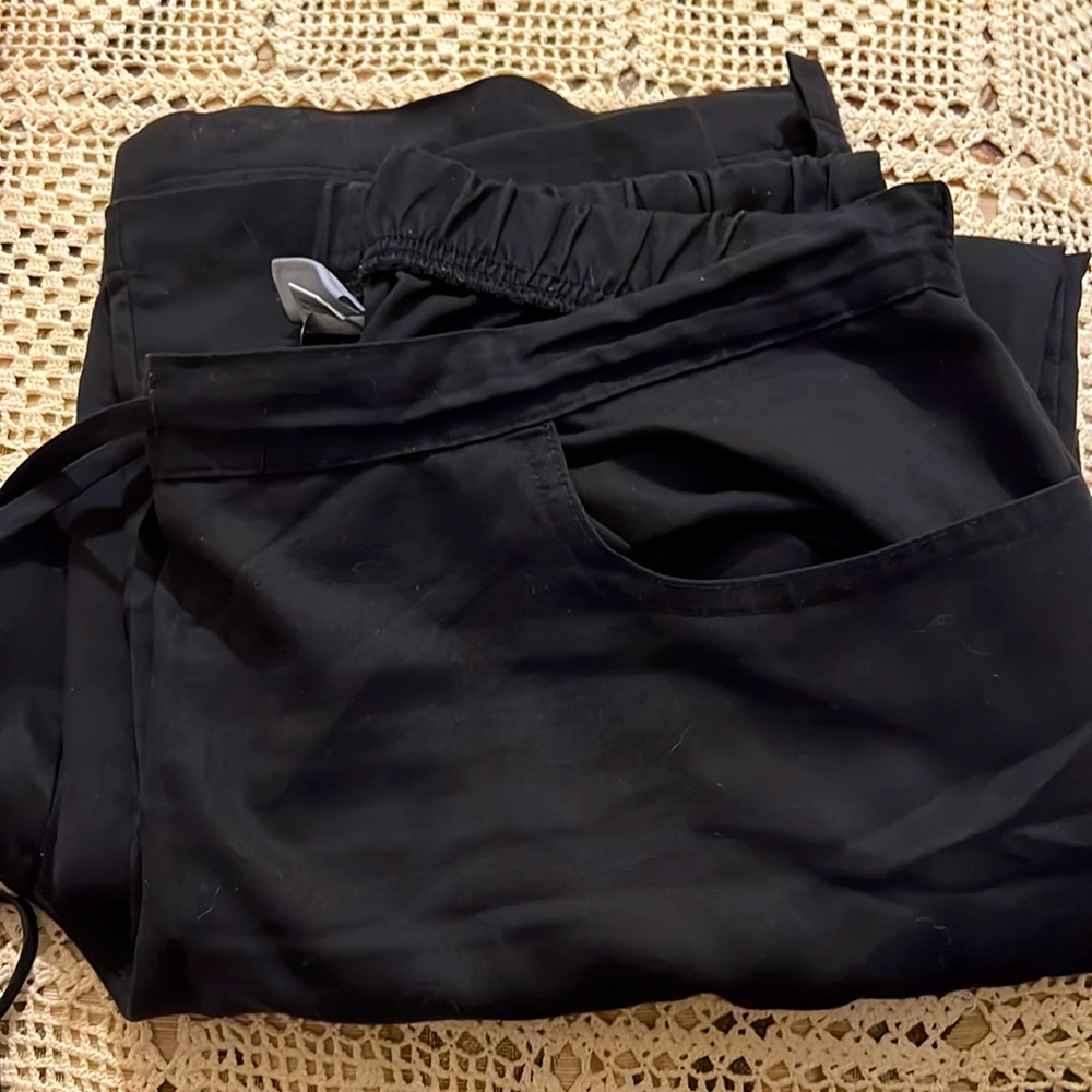 Grey’s Anatomy black scrub pant